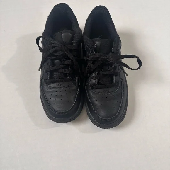 Nike Air Force 1 black low top sneakers boys size 13 - Picture 1 of 7